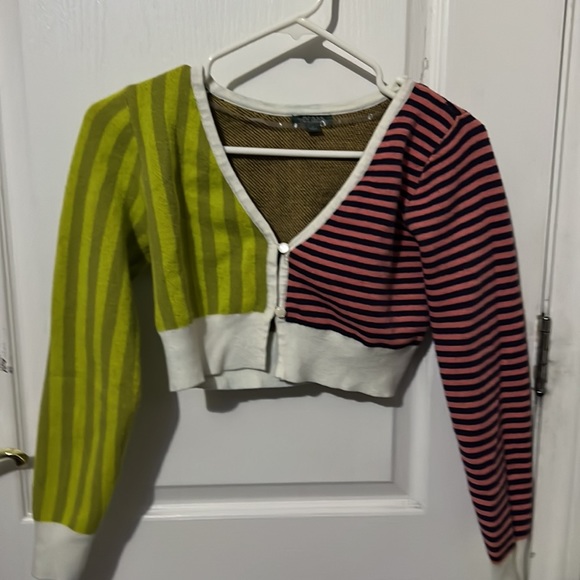 y2k crop cardigan w buttons! 🍄 - Picture 2 of 4